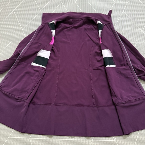 Lululemon Nice Asana Jacket Size 6-8 Plum Low Stripe Raspberry Glo - Picture 6 of 9